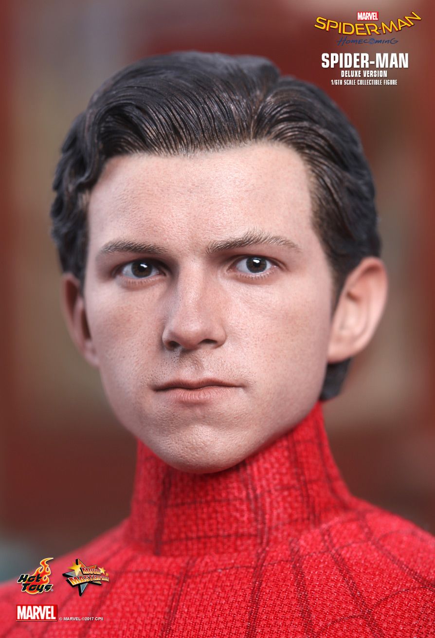 Spider-Man (Deluxe Version)  Sixth Scale Figure by Hot Toys